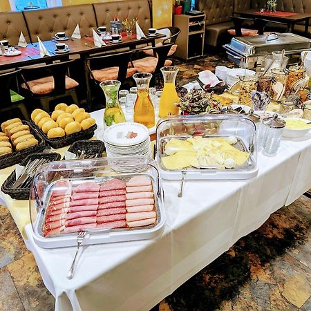 מלון Halle  Cafe & Mehr מראה חיצוני תמונה